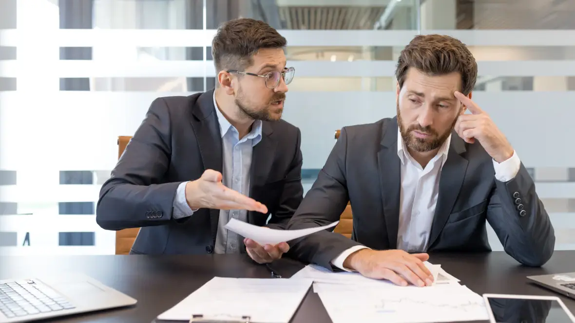 C-Suite Language Gap: Zašto tradicionalni kursevi engleskog jezika ne donose ROI kompanijama u Srbiji u 2026.