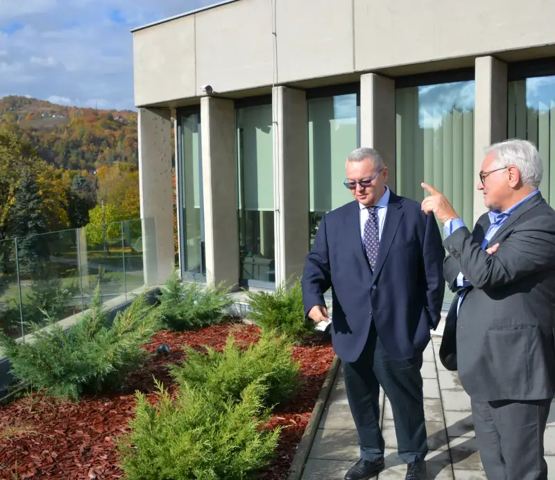 Njemački ambasador posjetio Heidelberg Materials Cement BiH: Dekarbonizacija industrije zahtijeva investicije i stabilan regulatorni okvir