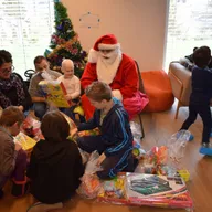 Centrotrans dodijelio paketiće i novčani poklon Udruženju „Srce za djecu koja boluju od raka u FBiH“