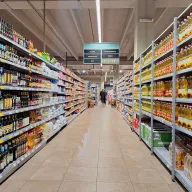 Praznici podižu potrošnju u BiH: Građani troše više na hranu, poklone i usluge, često uz zaduživanje