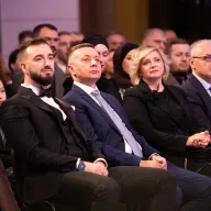 Svečana noć u Vijećnici: Svjetlostkomerc obilježio osam decenija