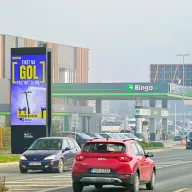 Led Media postavila dvostrani digitalni totem: Proširenje mreže u Gračanici