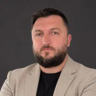 Imran A. Tutkur, SteelCore Welding Donji Vakuf: Od preciznog zavarivanja do krova nad glavom za deset dana