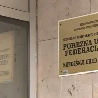 Porezna prodaje zaplijenjenu imovinu firmi iz Mostara: Od Mercedesa do industrijske opreme