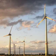 Dok cijene energije bilježe historijske rekorde: Kako firme mogu smanjiti račune kroz obnovljive izvore energije?