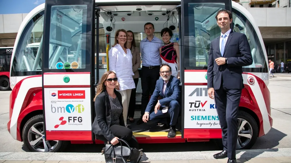 Prva vožnja autobusom bez vozača