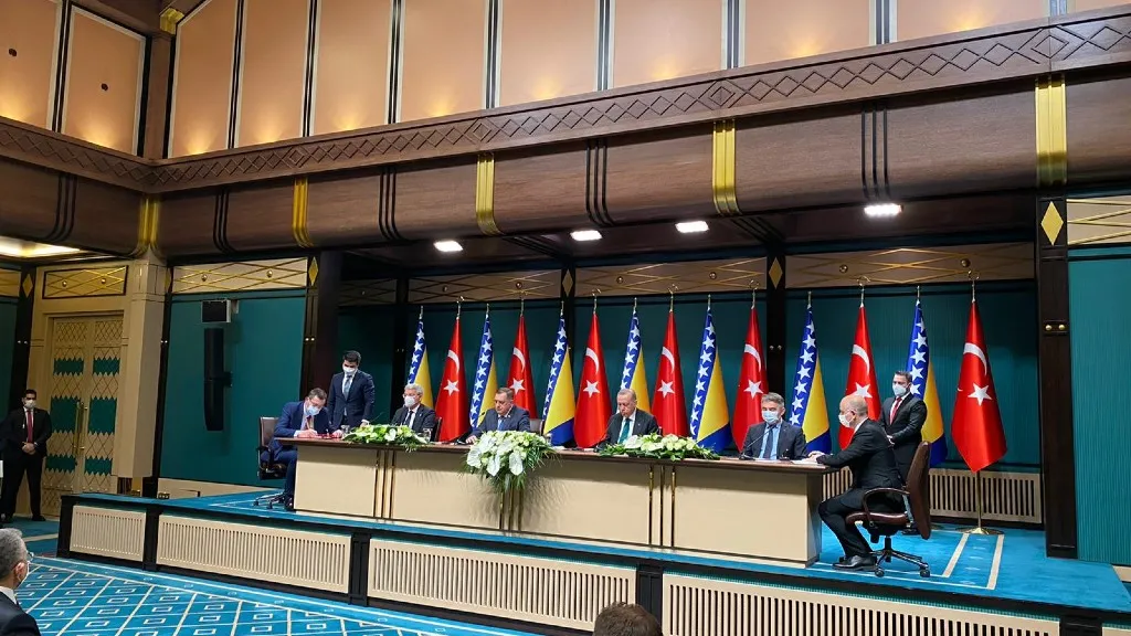 BiH i Turska potpisale sporazume o saobraćajnoj infrastrukturi i uzajamnom priznavanju vozačkih dozvola