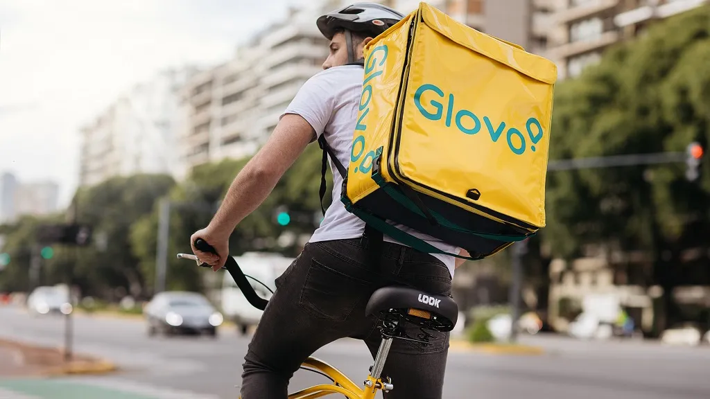 Glovo slavi godinu dana "Obećanja kuririma" u Bosni i Hercegovini: Više od 40% kurira koji koriste Glovo, učestvovalo je u inicijativama za sigurnost u saobraćaju