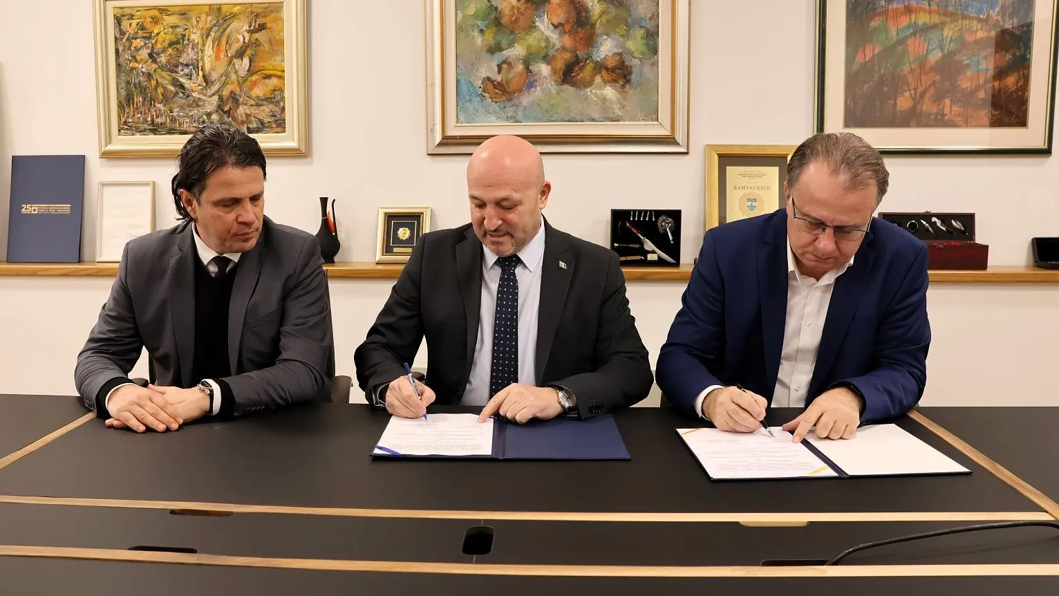 Premijer Nikšić i predsjednik Sindikata Kurtović potpisali Sporazum o osnovici i bodu za obračun plaća