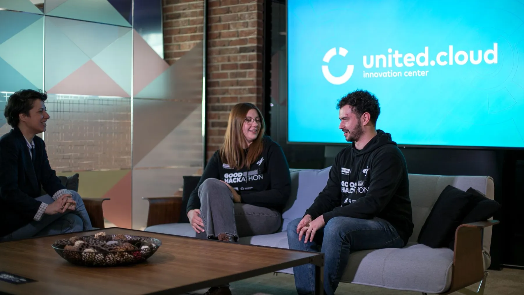 U organizaciji Telemacha BH i Fondacije: Pobjednici GOOD HACKathona posjetili United Cloud u Beogradu