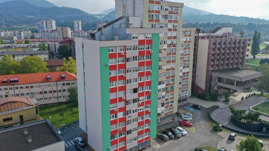Zgrada u Zenici dobila novu energetski efikasnu fasadu: Zime i ljeta bit će udobnija za stanare