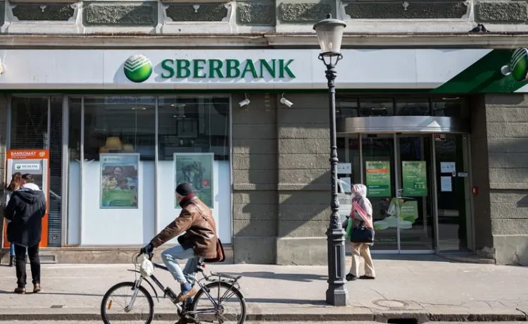 Najveća ruska banka trpi posljedice zapadnih sankcija, zabilježen pad profita od blizu 80 posto