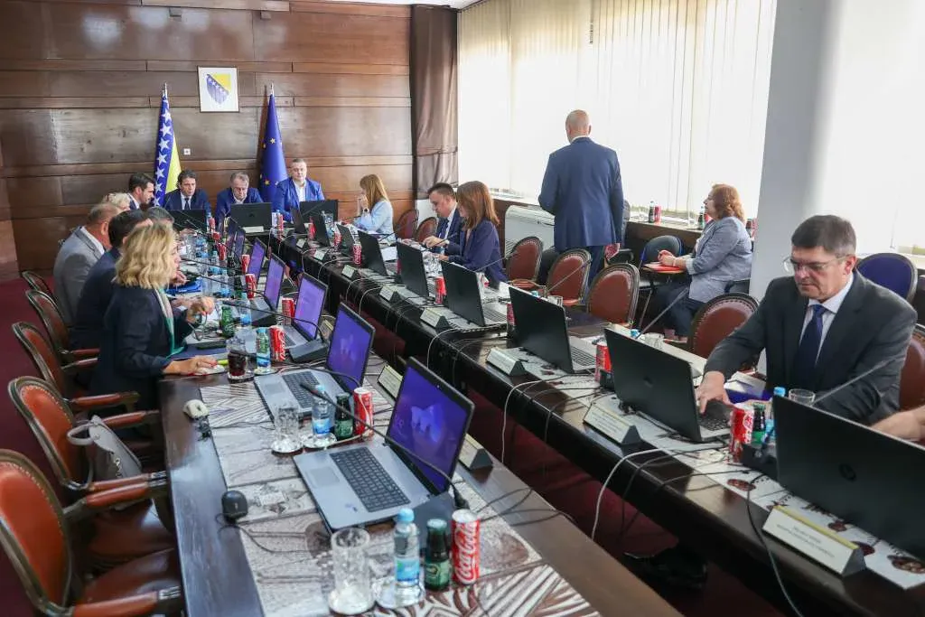 Vlada Federacije BiH: Tržište rada u godini reformi je stabilno  uprkos kampanjama o masovnim otkazima