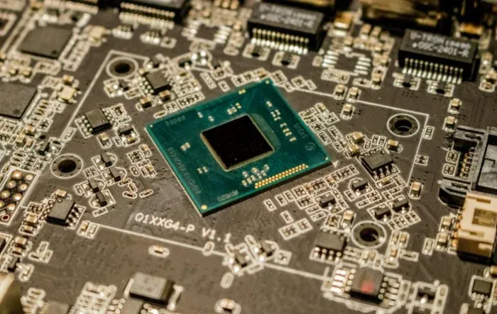 Trka za AI memoriju se zaoštrava: Samsung kreće s HBM4 već sljedeći mjesec, cilj je Nvidia