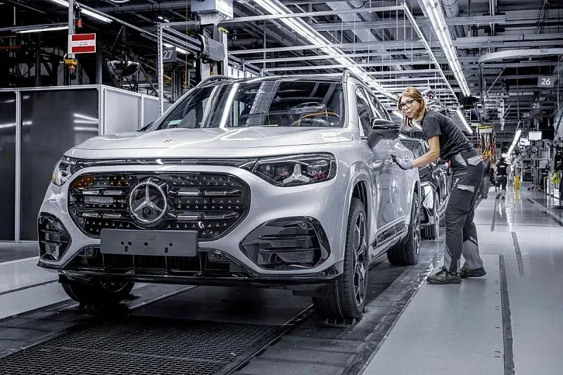 Mercedes želi jeftiniju proizvodnju: Od radnika u Njemačkoj traži dužu sedmicu bez veće plate