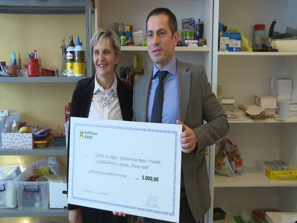 Povodom vjerskih i novogodišnjih praznika Raiffeisen banka uručila donacije vrijednosti 40.000 KM