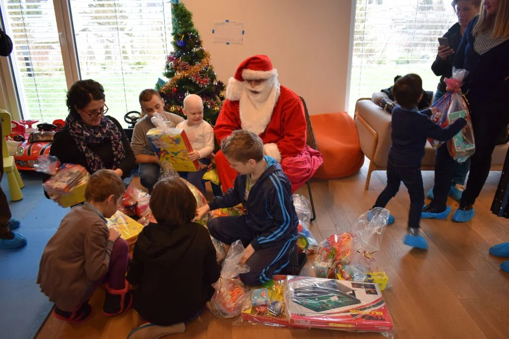 Centrotrans dodijelio paketiće i novčani poklon Udruženju „Srce za djecu koja boluju od raka u FBiH“