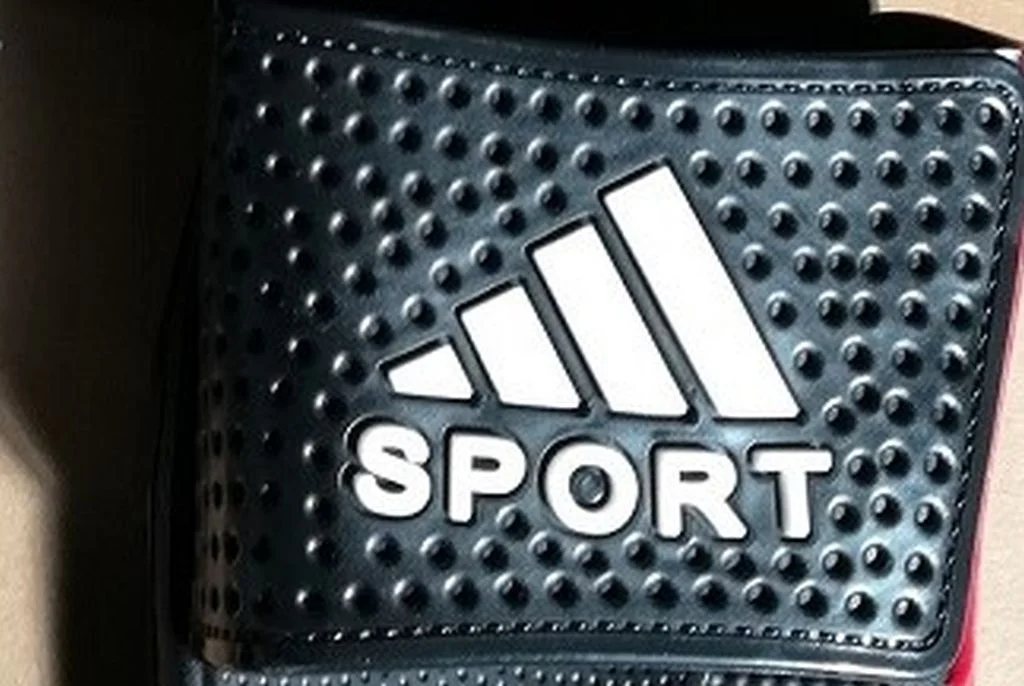 Spriječen pokušaj uvoza falsifikovane robe Adidas