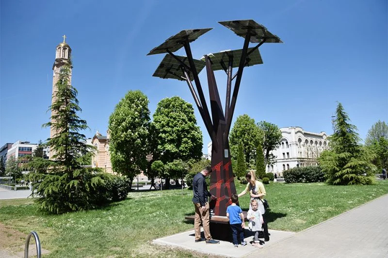 Banja Luka dobila prvo solarno drvo