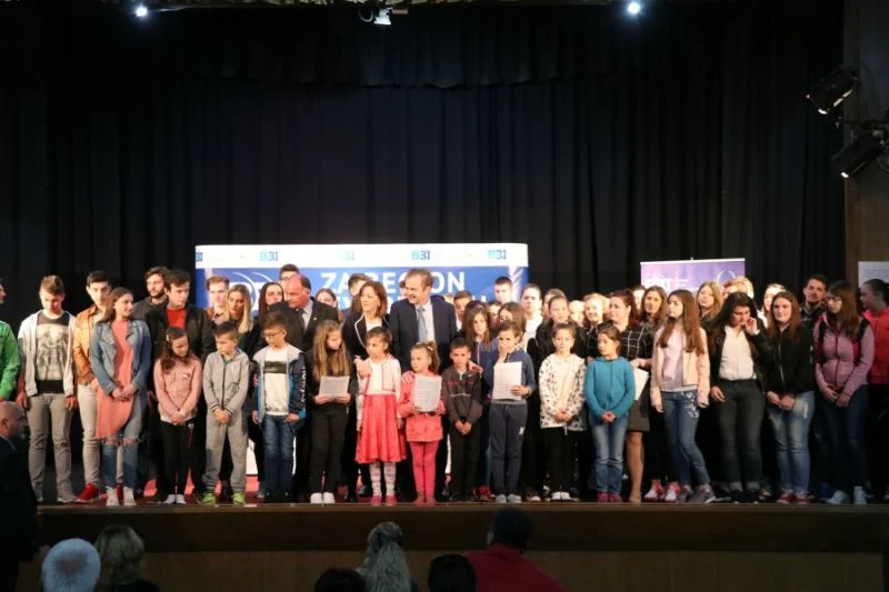 BBI stipendije dobilo 100 djece bez roditelja sa područja Tuzlanske regije