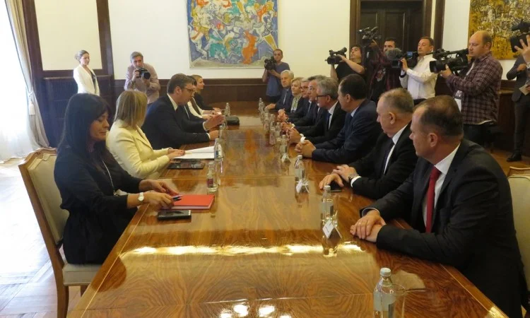 Vučić s bh. parlamentarcima: Autoput Sarajevo-Beograd šansa za razvoj