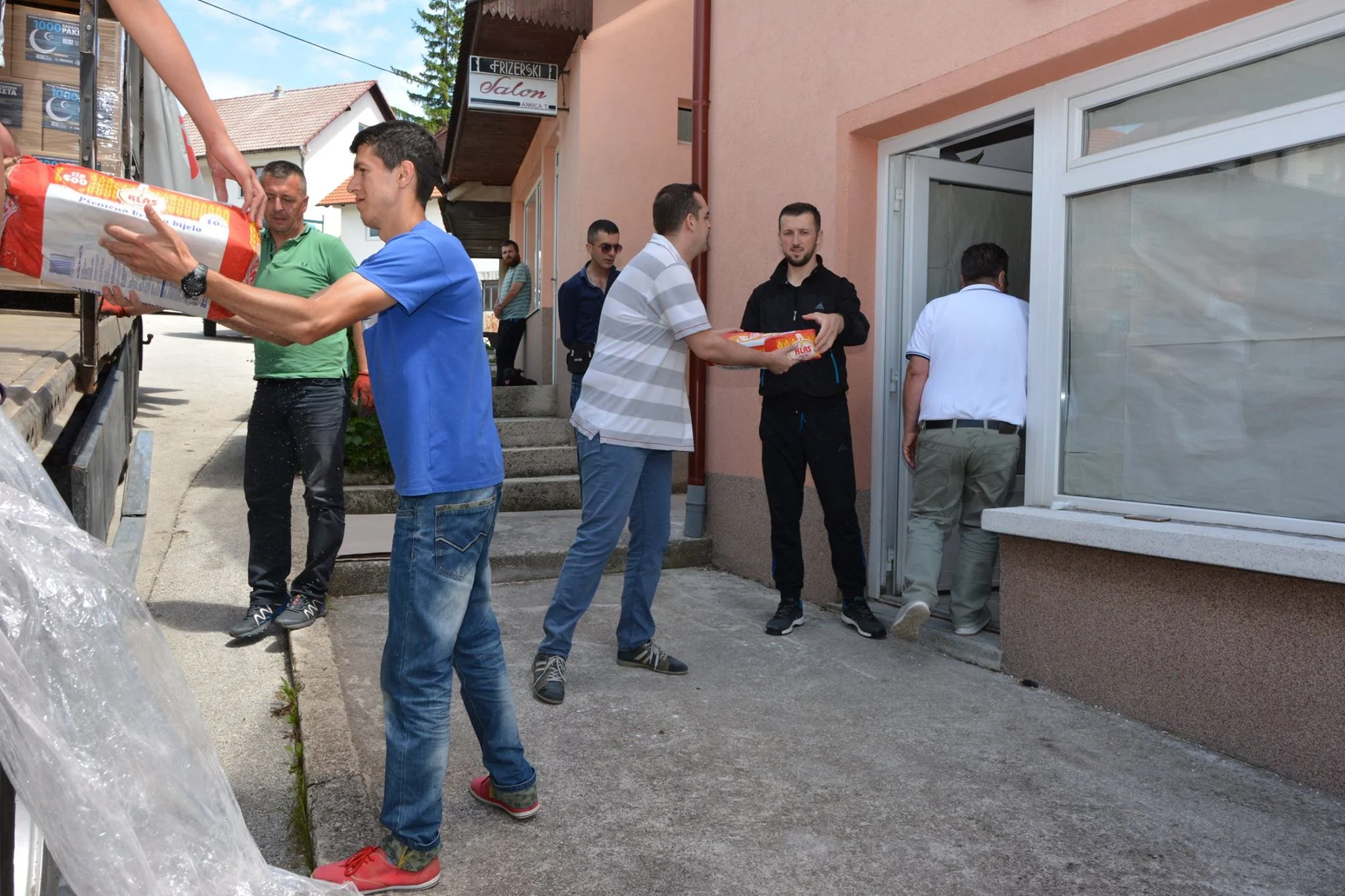 Hiljadu ramazanskih paketa za povratničke porodice