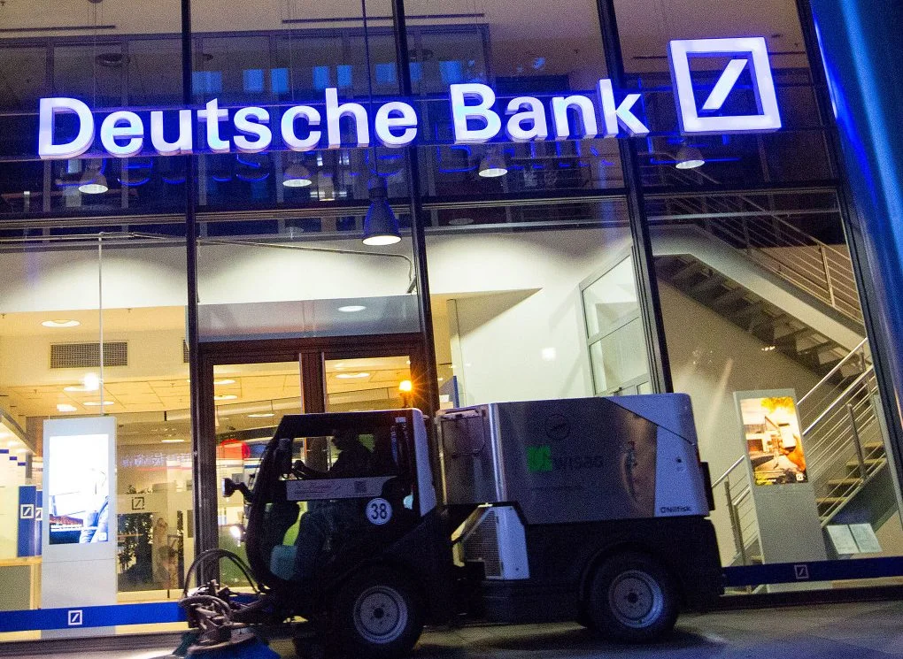 Kreditni rejting Deutsche Banka srezan na treći najniži investicioni nivo