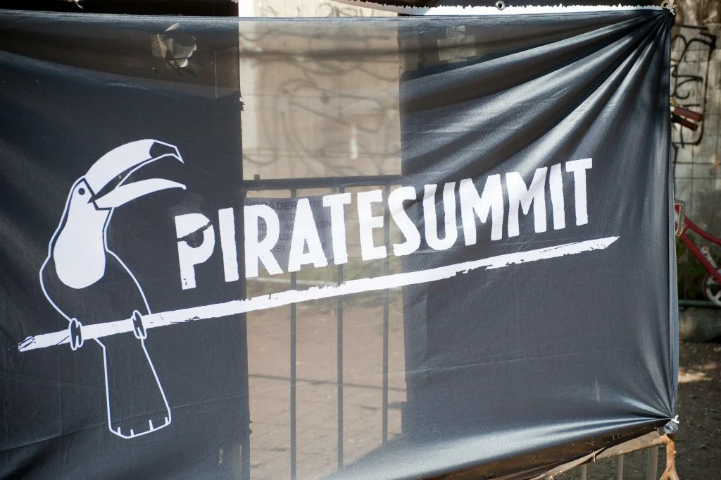 Pirati oteli SPARKov startup