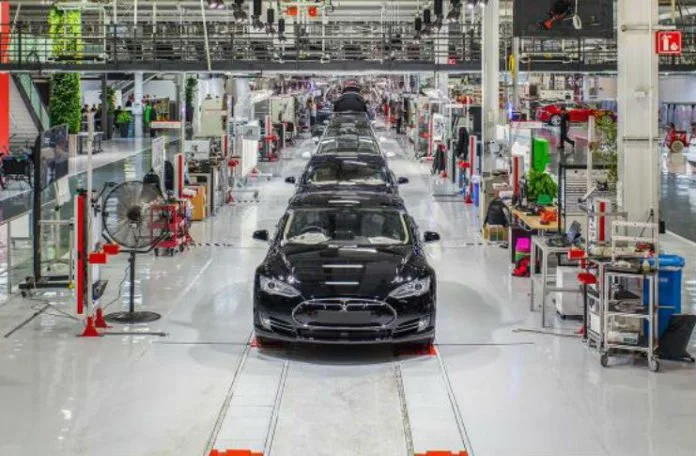 Tesla otpušta više od 3.000 radnika