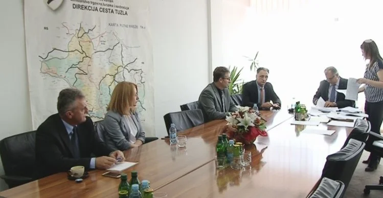 Potpisani kreditni ugovori s bankama za gradnju regionalnih cesta