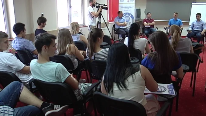 Uličnom akcijom upozoravaju na probleme pri zapošljavanju u bh. društvu