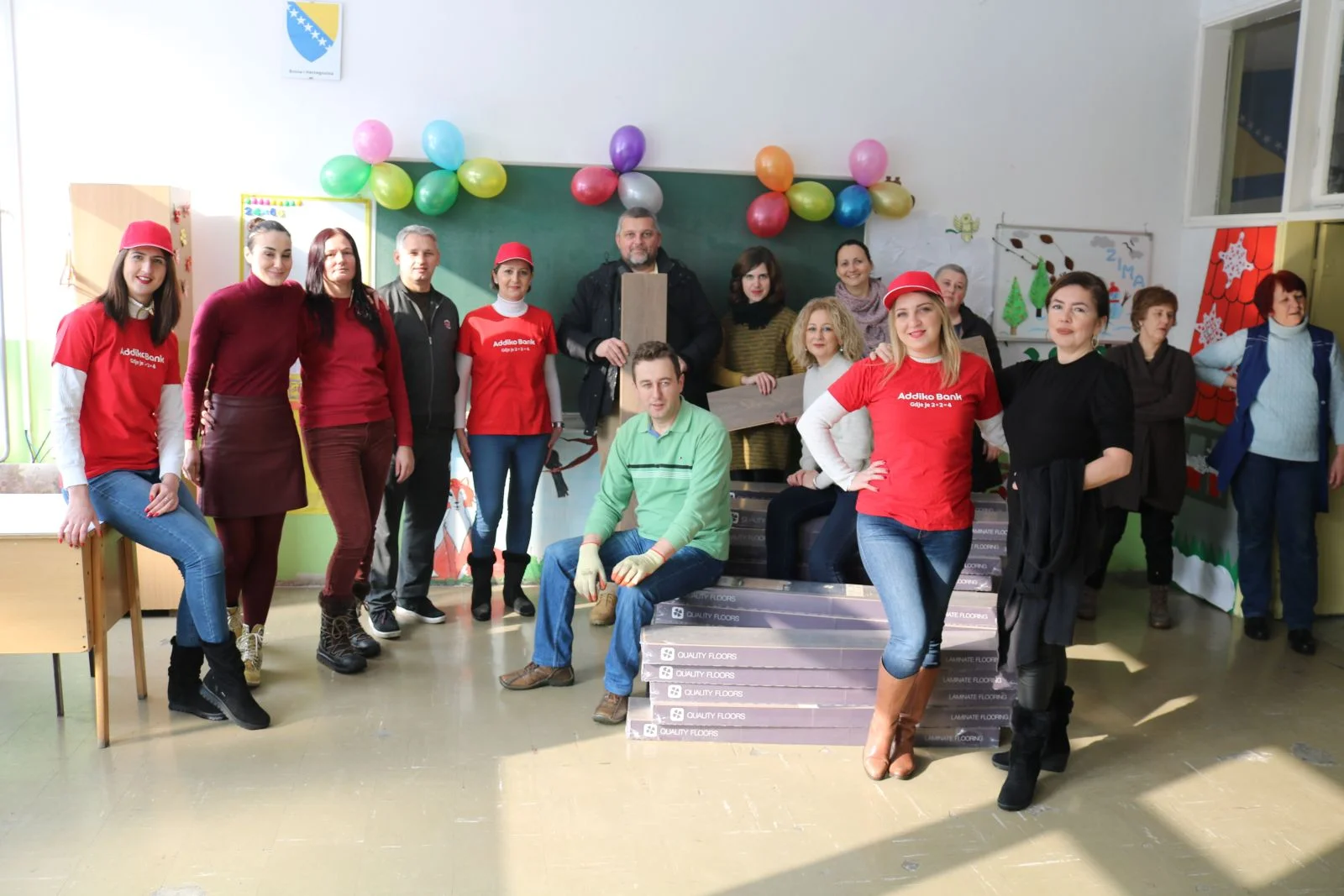 Addiko volonteri u Zenici: Dvije učionice u OŠ "Meša Selimović" dobile novi pod