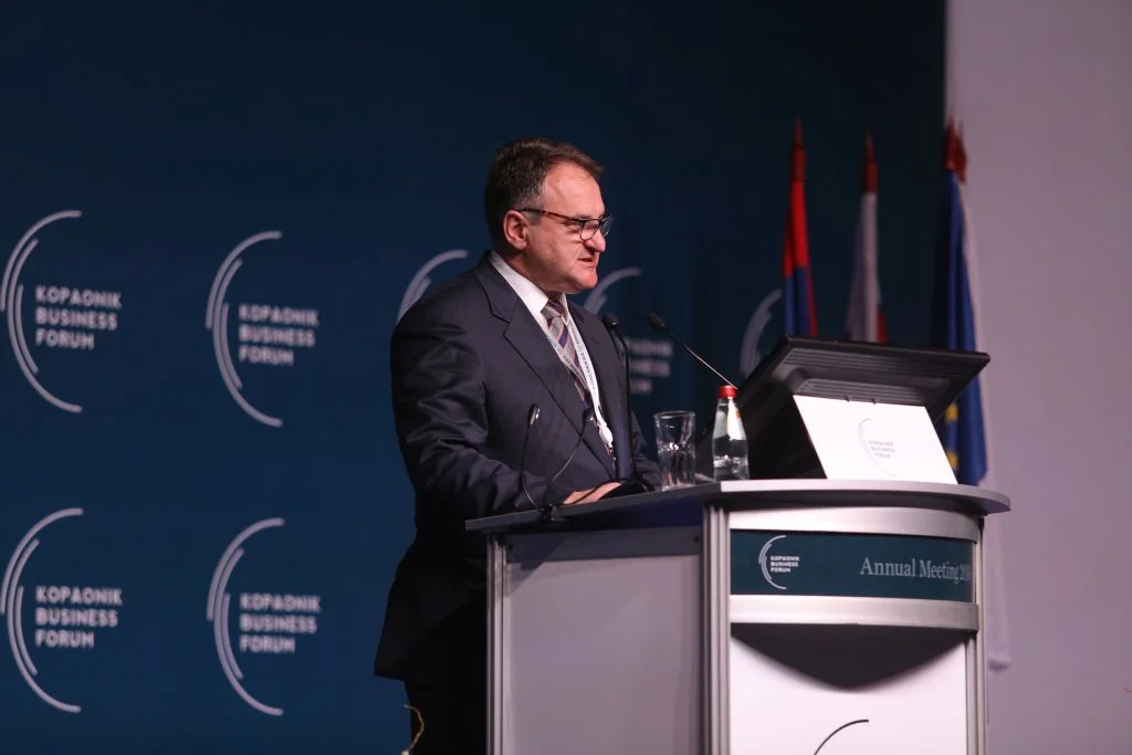 KOPAONIK BIZNIS FORUM: Politika mora da uklanja barijere biznisu
