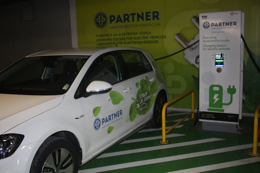 Partner MKF i Bingo u Tuzli otvorili punionicu za električna vozila