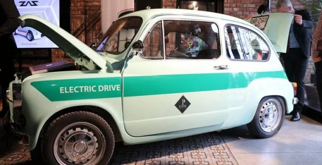 Retro biznis: Električni “fićo” na skopskim ulicama