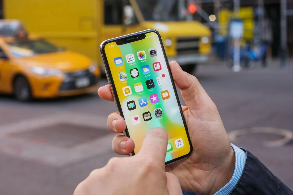Apple radi na mnogo jeftinijem iPhone-u