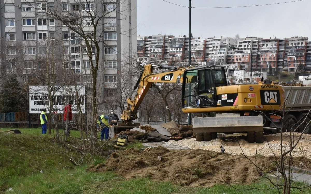 Bosman pravi pristupni put za izolatorij na Građevinskom fakultetu