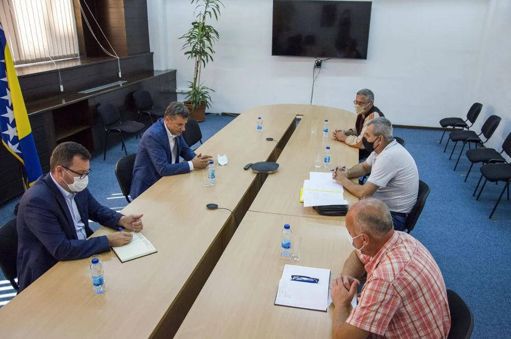 Novalić i Džindić razgovarali sa predstavnicima Krivaje o njihovom statusu