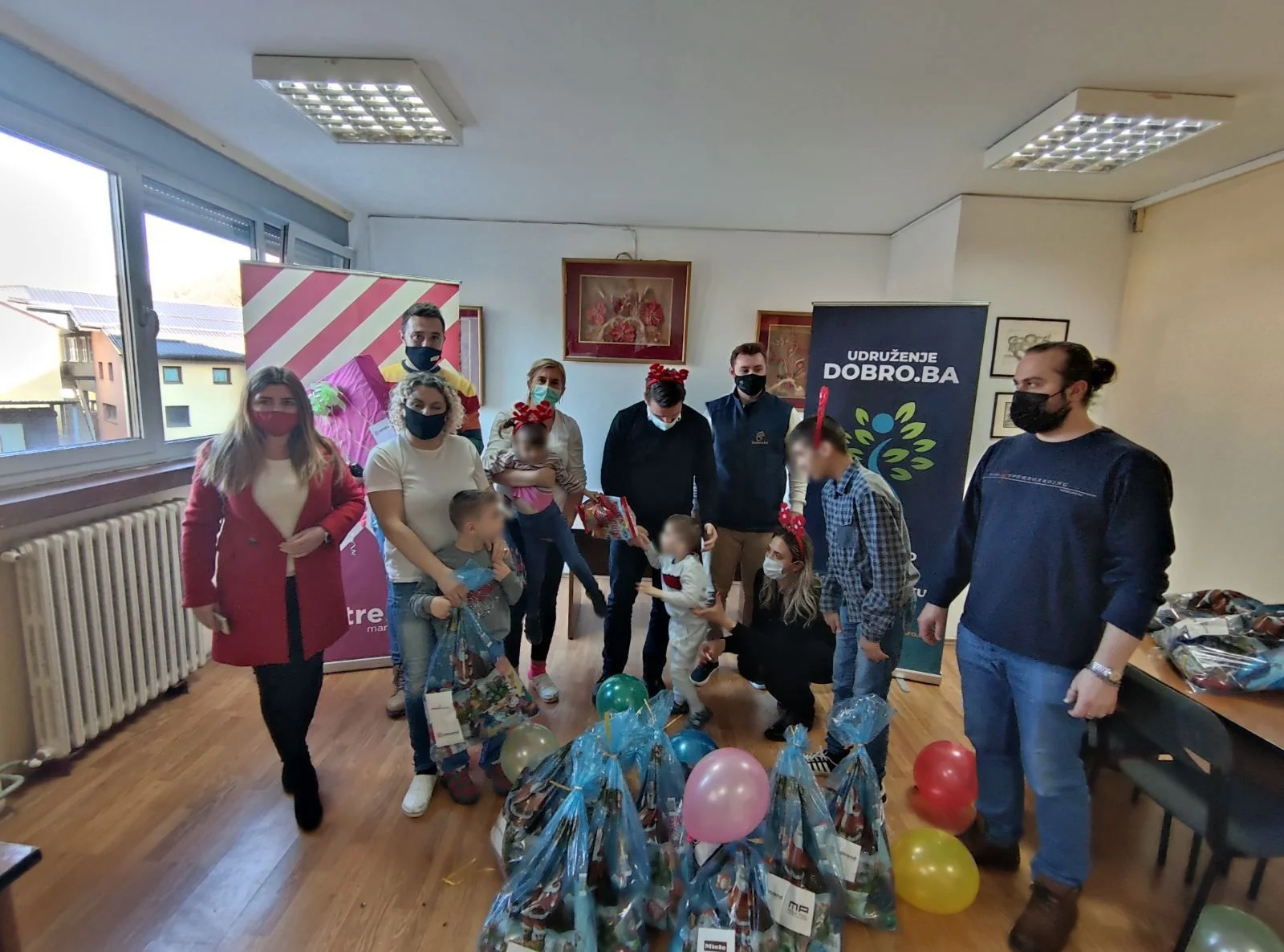 UpTrend Marketing Solutions, u ime poslovnih partnera, poklonio paketiće za djecu iz Zavoda "Drin"