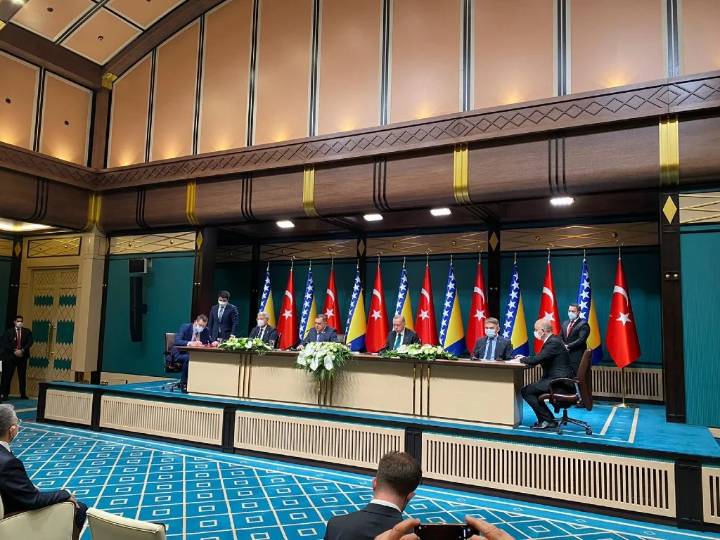 BiH i Turska potpisale sporazume o saobraćajnoj infrastrukturi i uzajamnom priznavanju vozačkih dozvola