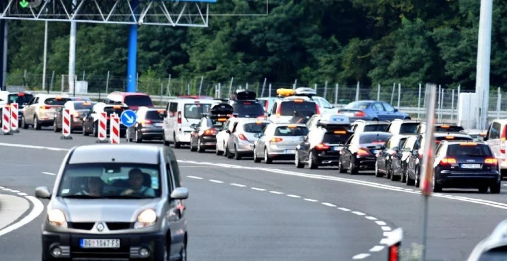 Kolone na granicama BiH i Hrvatske 10 km zbog novih propisa