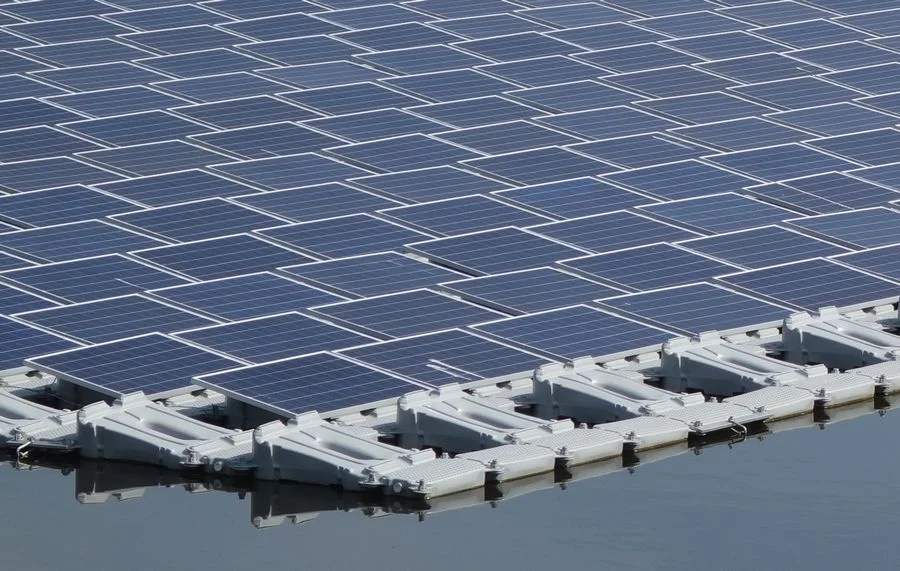 Singapur predstavio plutajuću solarnu elektranu veličine 45 fudbalskih terena