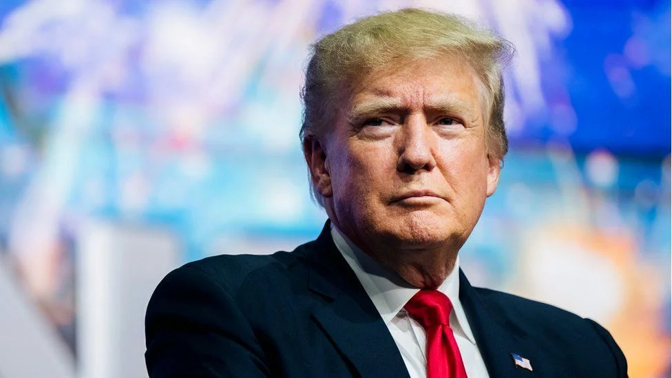 Trump objavio da pauzira na 90 dana carine za čitav svijet