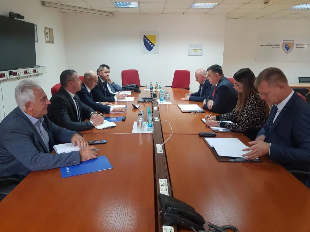 Sastanak rukovodstva Uprave za indirektno oporezivanje i Spoljno – trgovinske komore BiH: Potrebne dodatne edukacije poslovne zajednice u BiH
