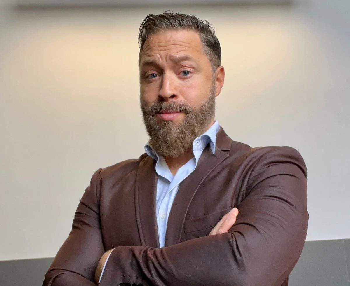 Autor hit knjige “Okruženi idiotima”, “Moderni psiholog” i legendarni DJ stižu u Rovinj