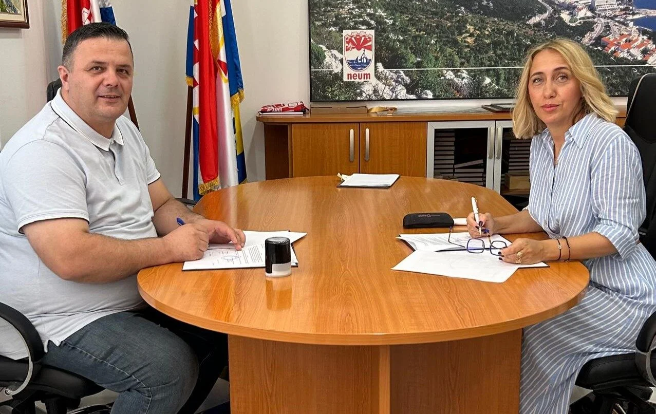 Ministrica Pozder potpisala ugovore s načelnikom Jurkovićem: Sredstva za šetnicu u Neumu i projekt za unapređenje zaštite okoliša