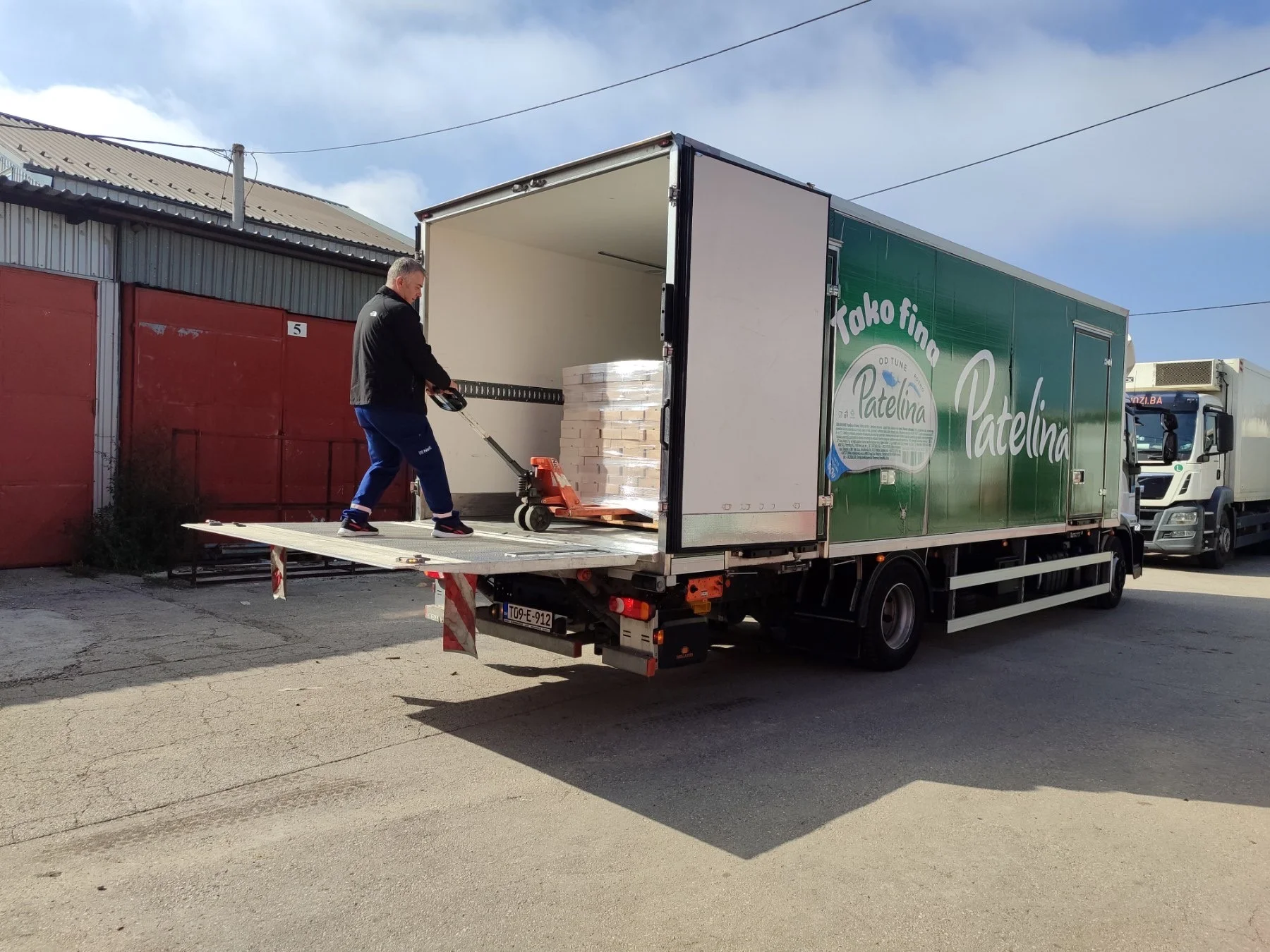 Patelina donirala pomoć vrijednu 100 hiljada maraka za stanovništvo pogođeno poplavama u BiH 