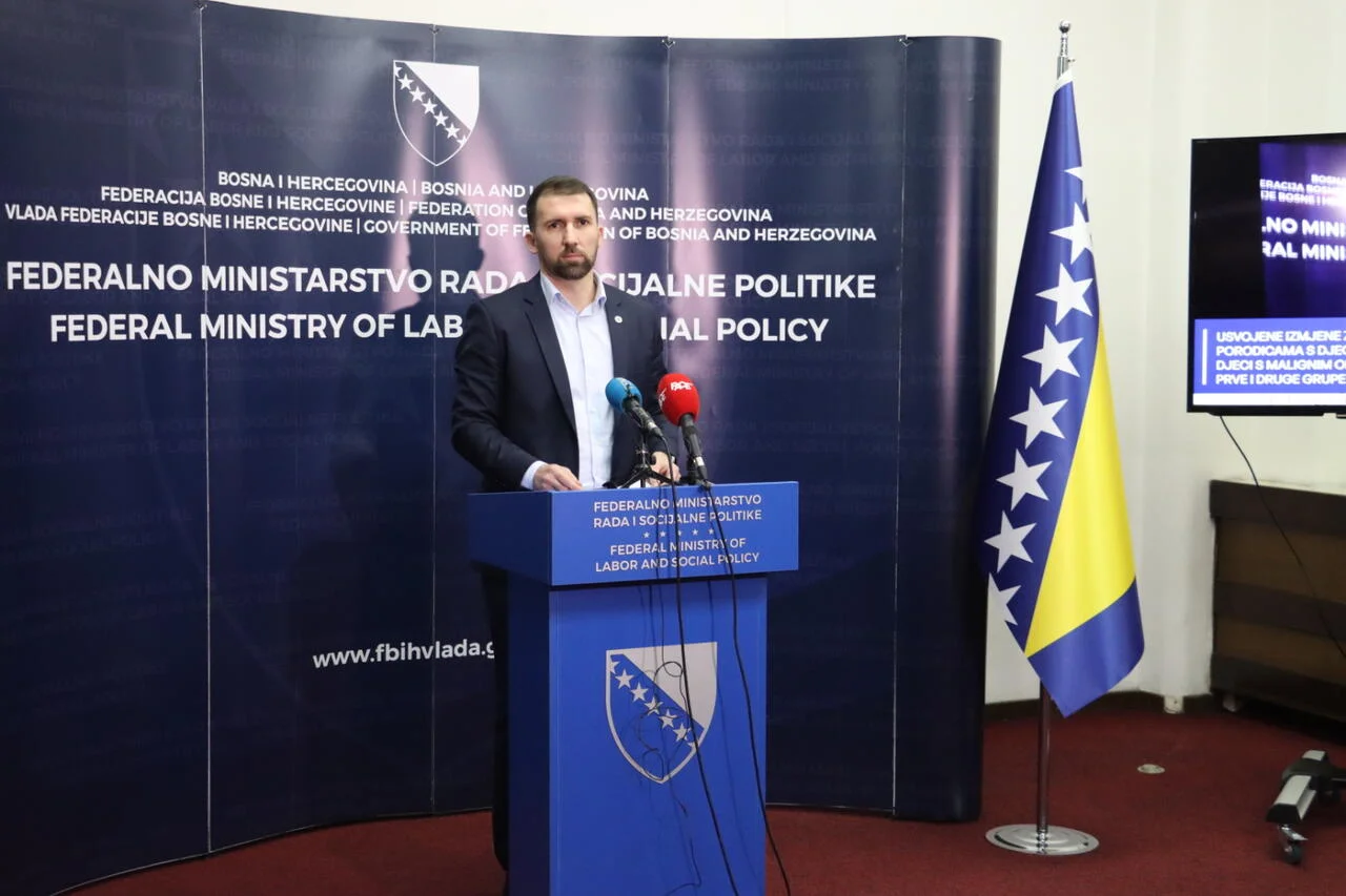 Nemamo pravo na izgovore; promjena je moguća, ali samo ako je svi zajedno iznesemo, poručio Delić na novogodišnjoj press konferenciji Ministarstva