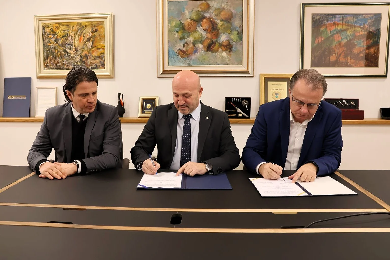 Premijer Nikšić i predsjednik Sindikata Kurtović potpisali Sporazum o osnovici i bodu za obračun plaća