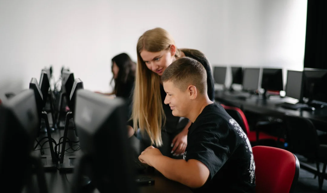 Preko 250 mladih u BiH steklo prve IT vještine kroz besplatnu ljetnu školu CoderDojo 2025